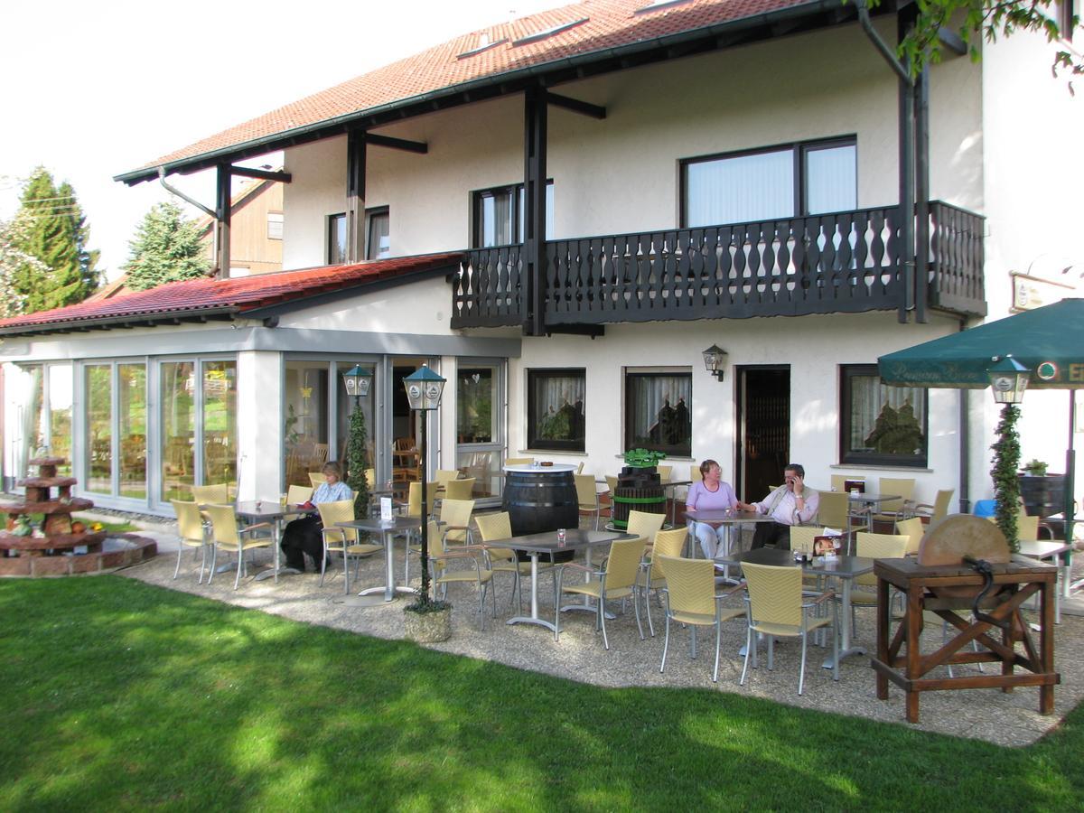 Gasthaus Und Ferienwohnungen Zum Engel Waldbrunn  Екстер'єр фото
