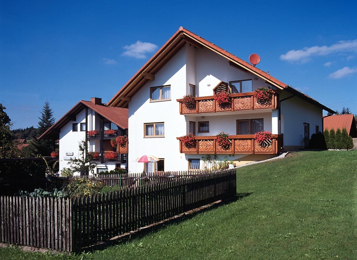 Gasthaus Und Ferienwohnungen Zum Engel Waldbrunn  Екстер'єр фото