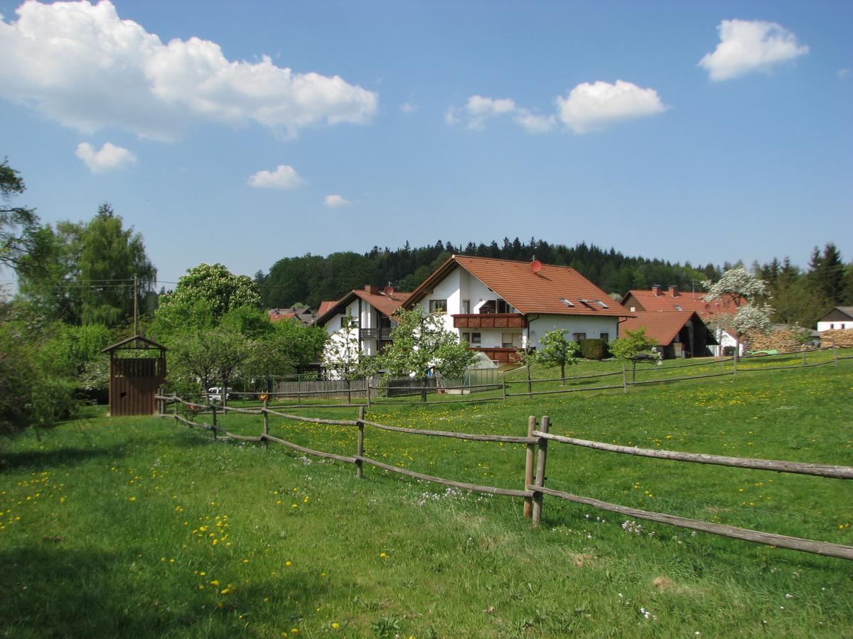 Gasthaus Und Ferienwohnungen Zum Engel Waldbrunn  Екстер'єр фото